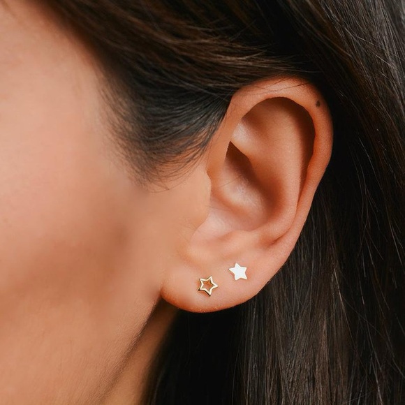 Urban Outfitters Gold Star Earrings - Picture 1 of 4